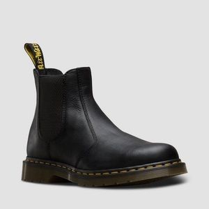 NEVER WORN Dr Marten Carpathian Chelsea boots